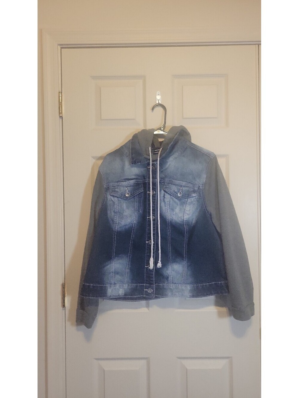 YMI Jeans Women's Denim Jacket with Gray Hoodie Sleeves and Hood, Size 3X